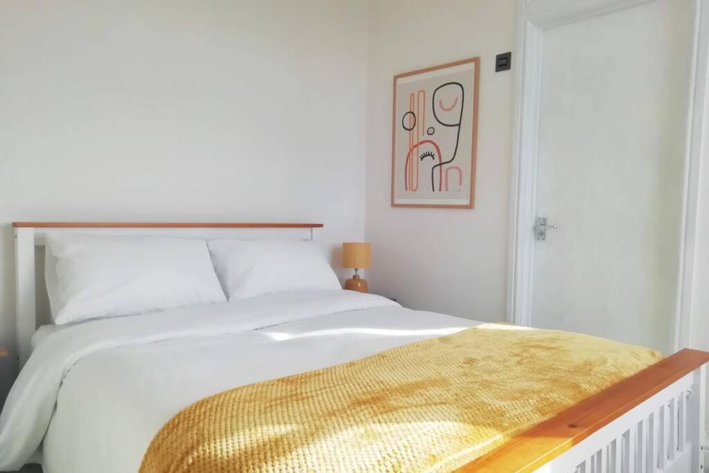 Cosy, Elegant Apartment In Heart Of Ludlow Town エクステリア 写真