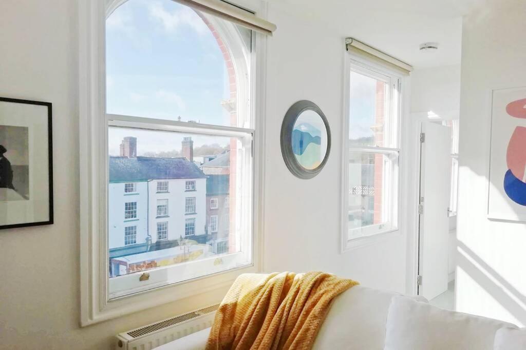 Cosy, Elegant Apartment In Heart Of Ludlow Town エクステリア 写真