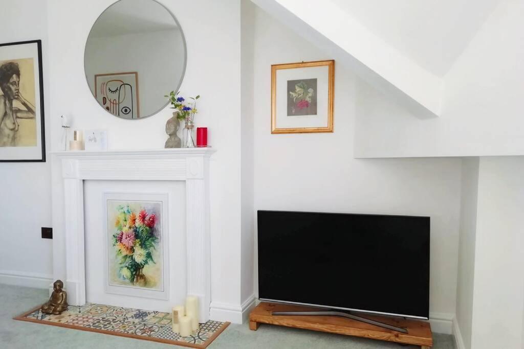 Cosy, Elegant Apartment In Heart Of Ludlow Town エクステリア 写真