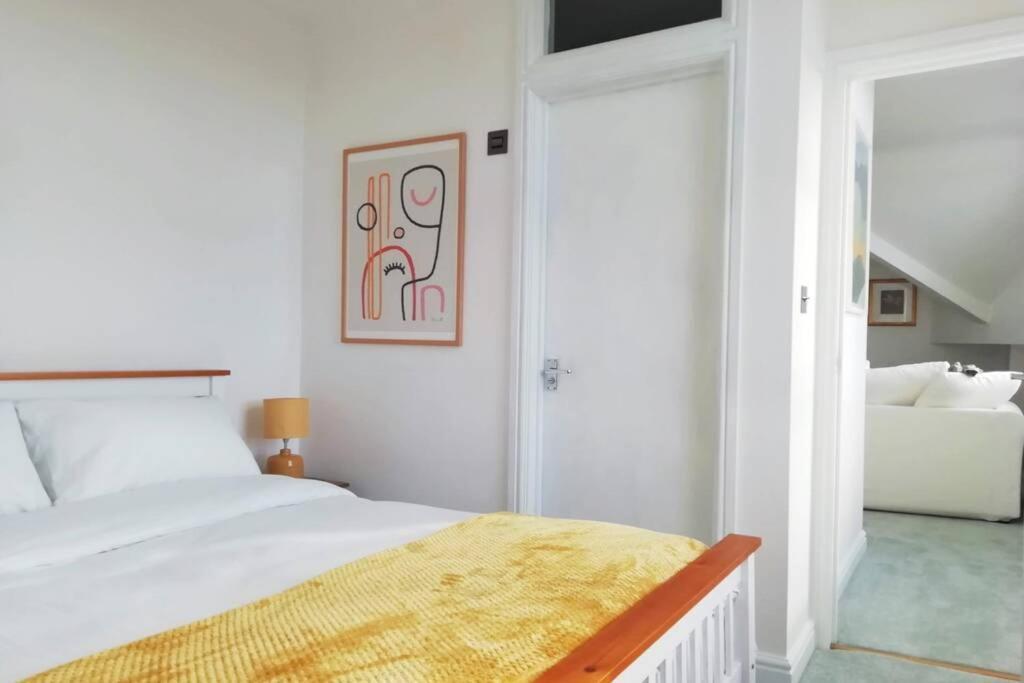 Cosy, Elegant Apartment In Heart Of Ludlow Town エクステリア 写真